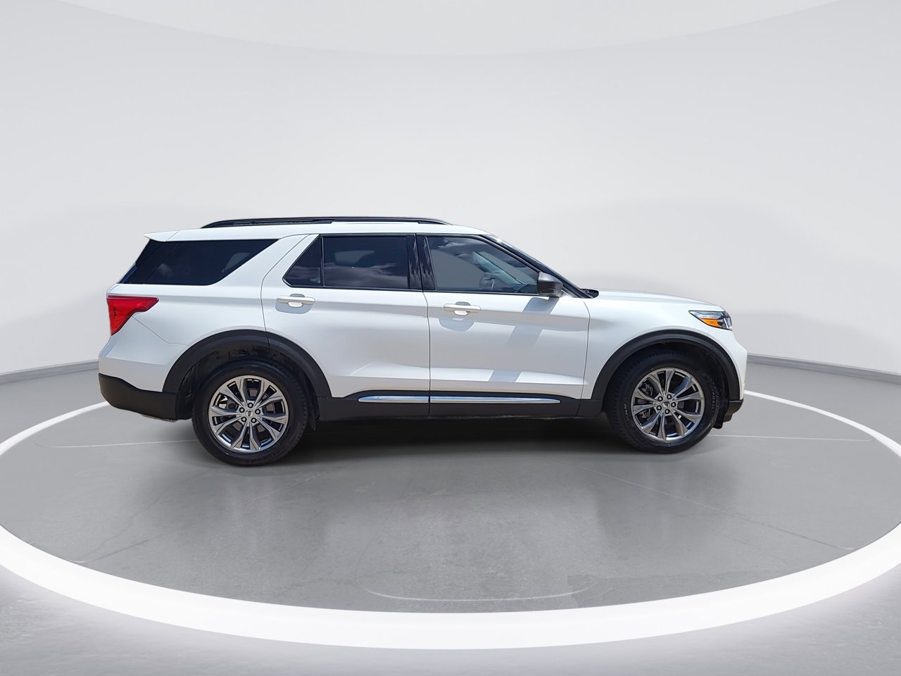 2022 Ford Explorer XLT photo 2