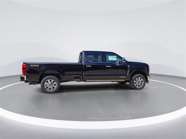 2026 Ford F-350 Lariat photo 3