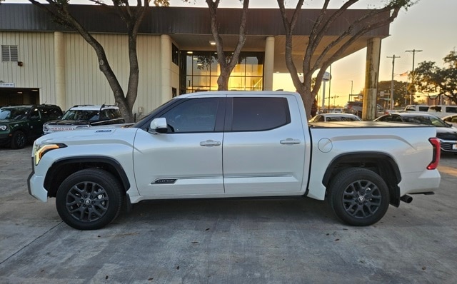 2025 Toyota Tundra Platinum's photo