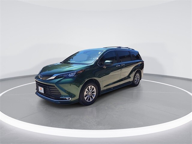 2024 Toyota Sienna XLE photo 4