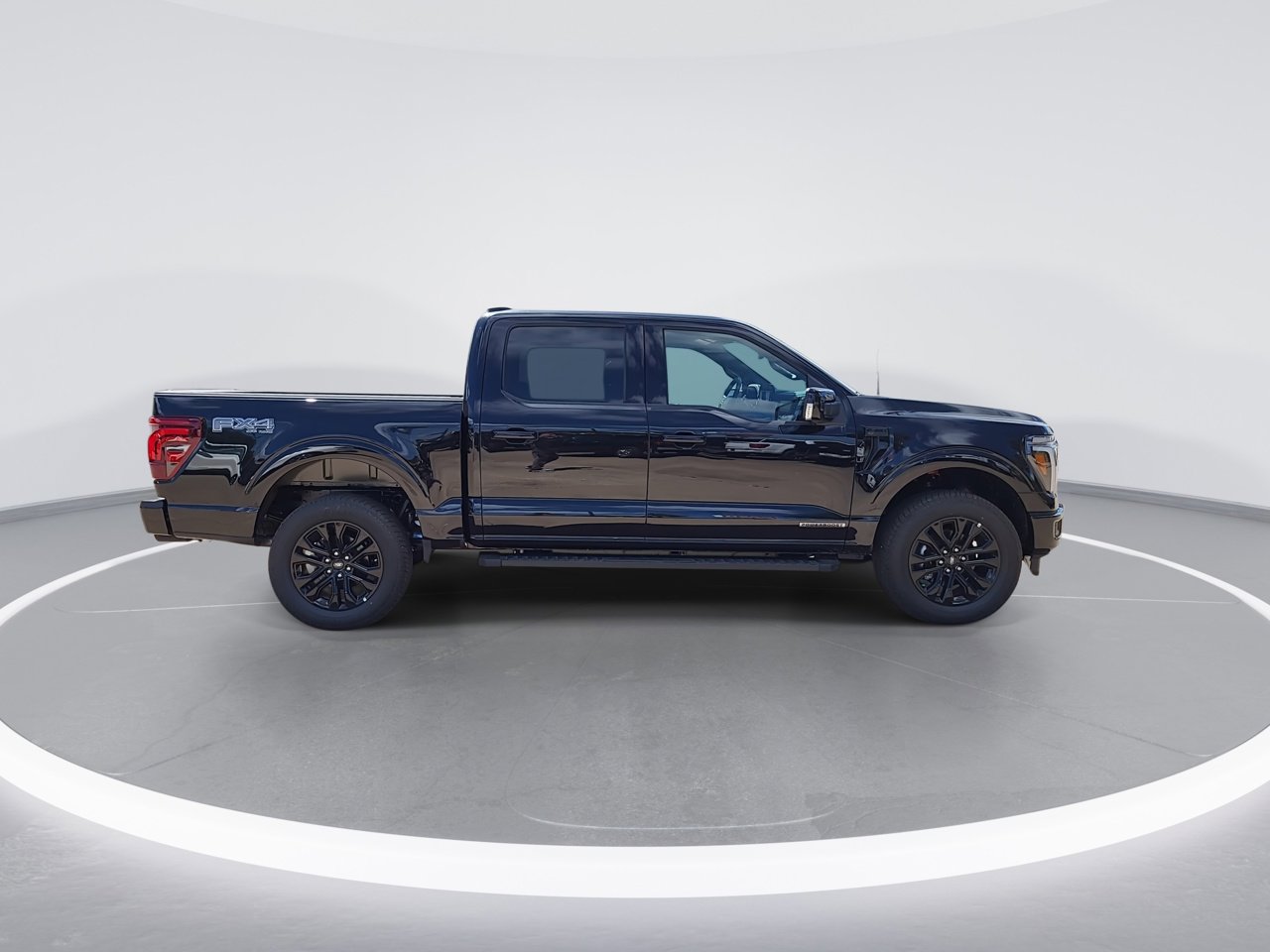 2025 Ford F-150 Lariat photo 2