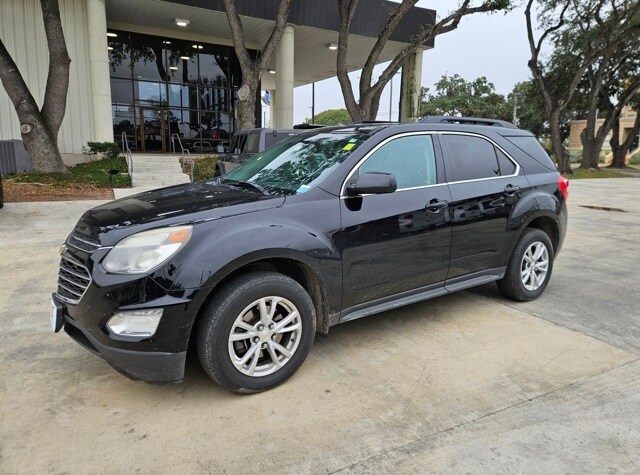 2017 Chevrolet Equinox LT photo 2