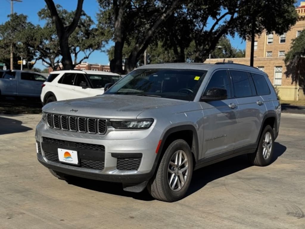 Used 2022 Jeep Grand Cherokee L Laredo SUV