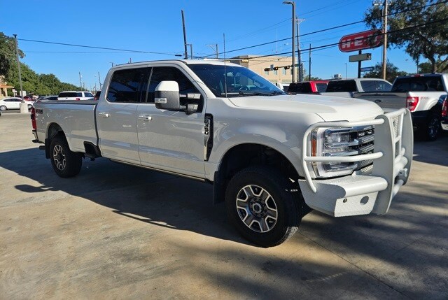 2023 Ford F-350 Lariat photo 2