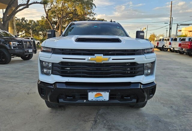 2024 Chevrolet Silverado 2500HD Custom photo 2