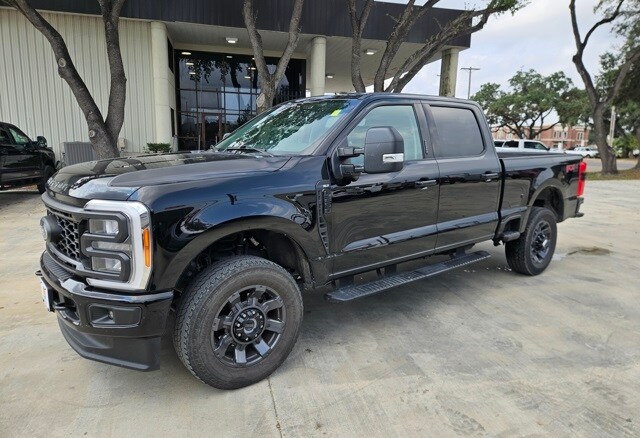 2023 Ford F-250 XLT photo 2