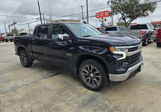 2022 Chevrolet Silverado 1500 LT photo 4