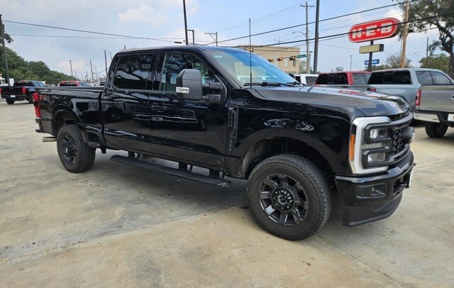 2023 Ford F-250 XLT photo 4