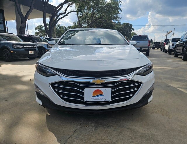 2023 Chevrolet Malibu 1LT photo 2