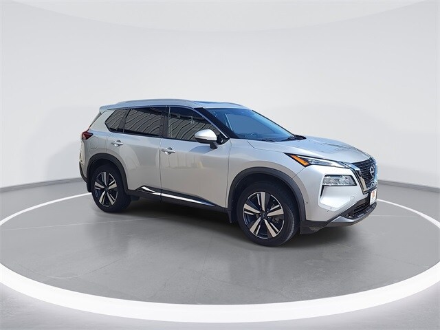 2022 Nissan Rogue SL photo 2