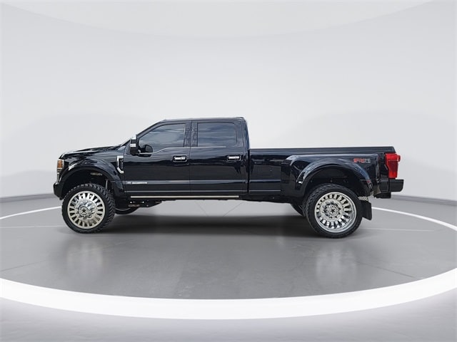 2022 Ford F-450 Super Duty Platinum's photo