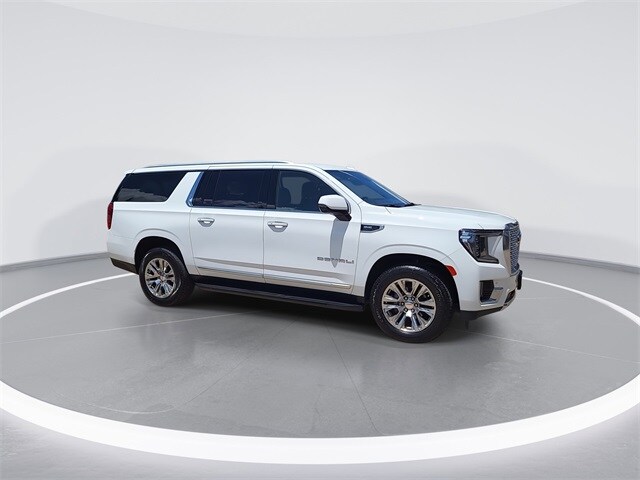 2023 Gmc Yukon XL Denali photo 3