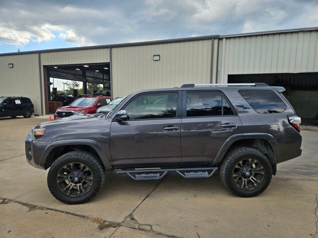 2018 Toyota 4Runner Off-Road Premium's photo