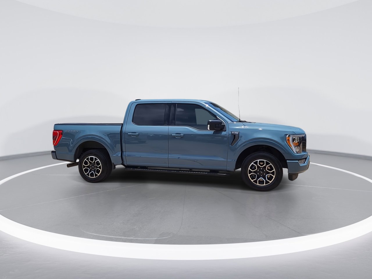 2023 Ford F-150 XLT photo 2