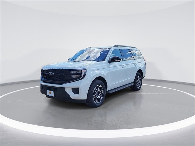 2025 Ford Expedition photo 3
