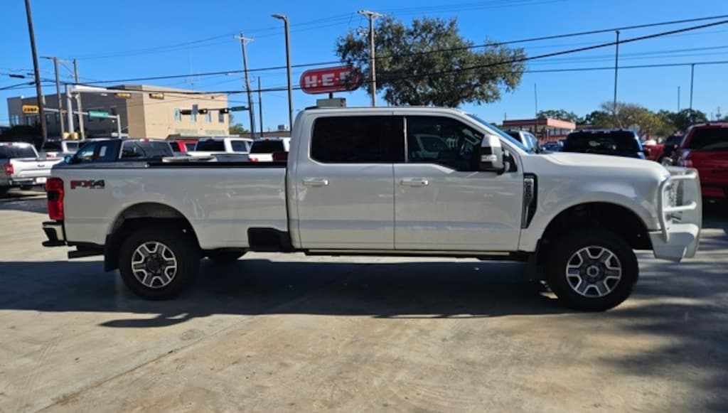 Used 2023 Ford Super Duty F-350 SRW LARIAT Truck Crew Cab