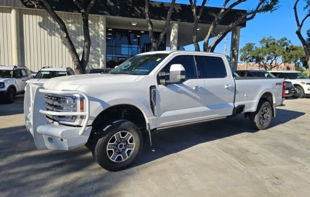 Used 2023 Ford Super Duty F-350 SRW LARIAT Truck Crew Cab