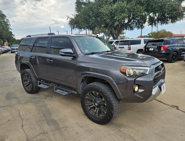 2018 Toyota 4Runner TRD Off-Road photo 2