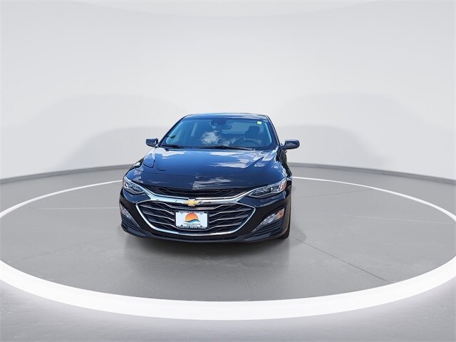 2024 Chevrolet Malibu Premier 2LT photo 2