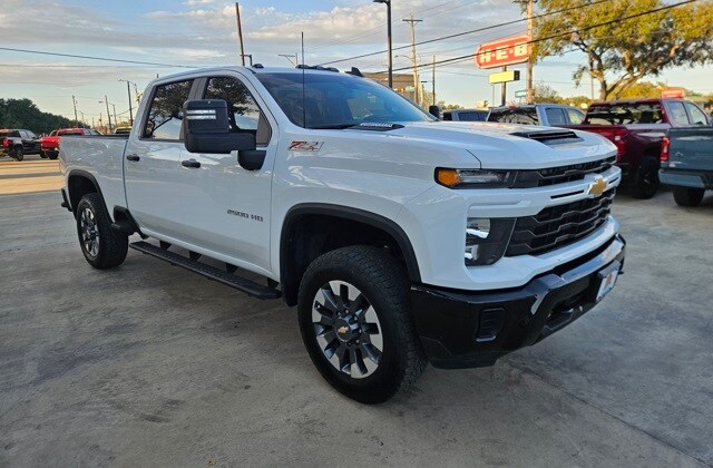 2024 Chevrolet Silverado 2500HD Custom photo 3