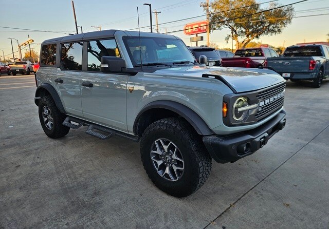 2023 Ford Bronco Badlands photo 3