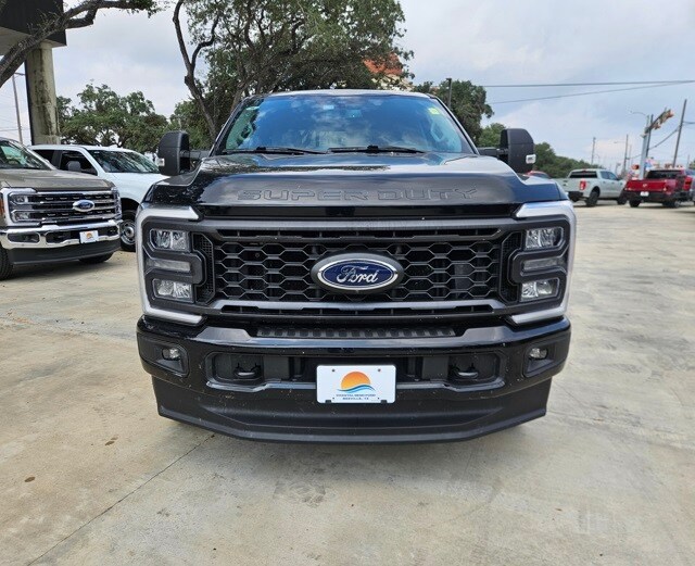 2023 Ford F-250 XLT photo 3