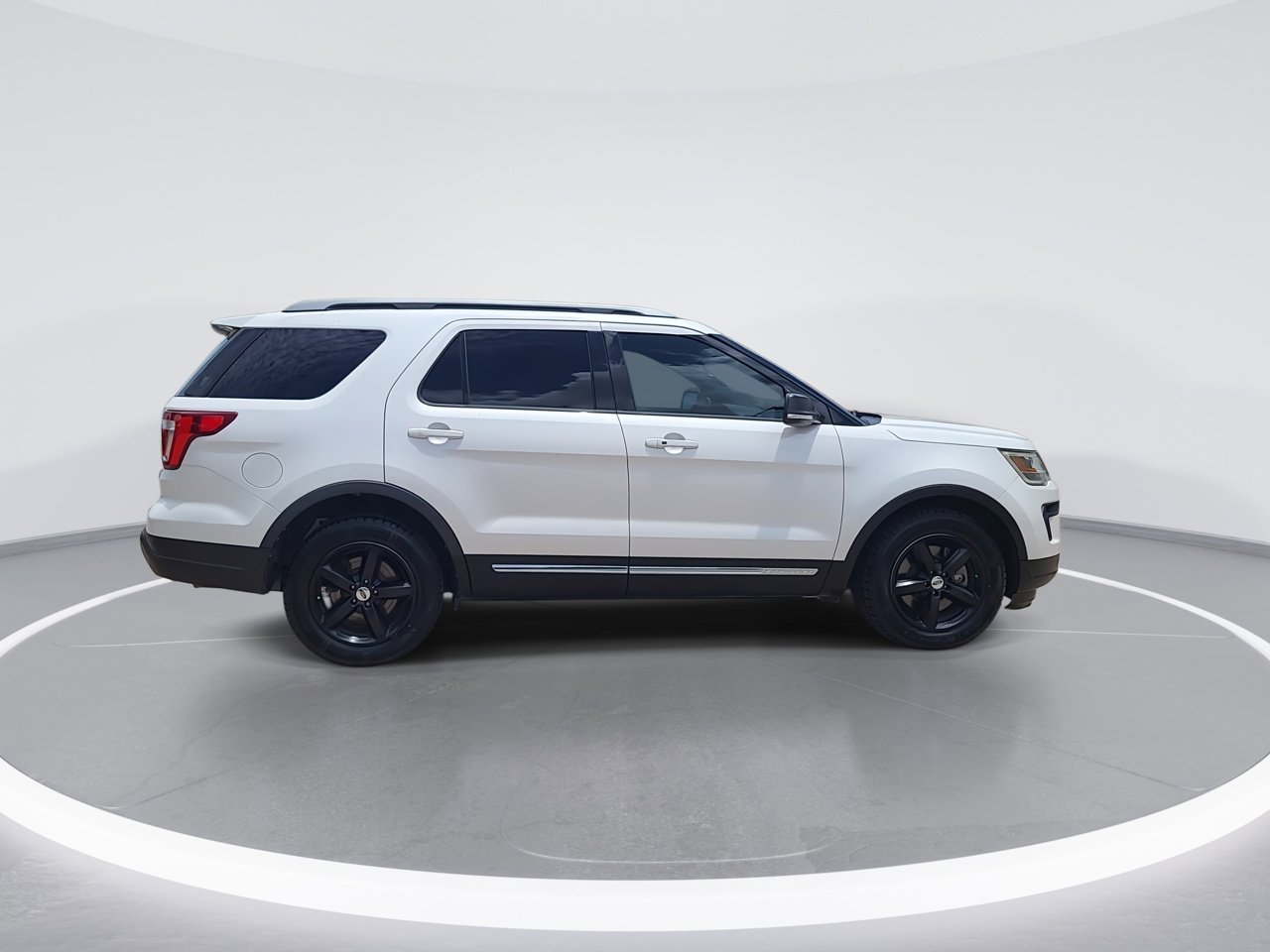 2019 Ford Explorer XLT photo 2