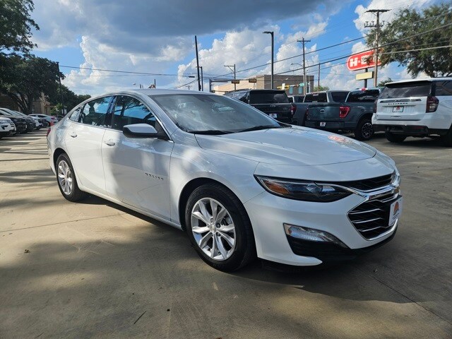 2023 Chevrolet Malibu 1LT photo 3