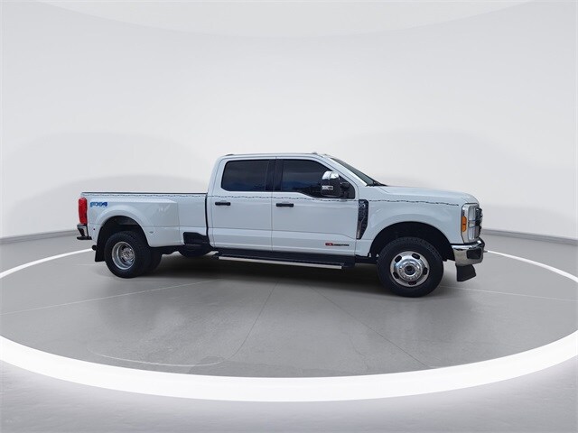 2023 Ford F-350 XLT photo 2