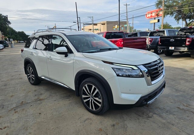 2023 Nissan Pathfinder Platinum photo 4