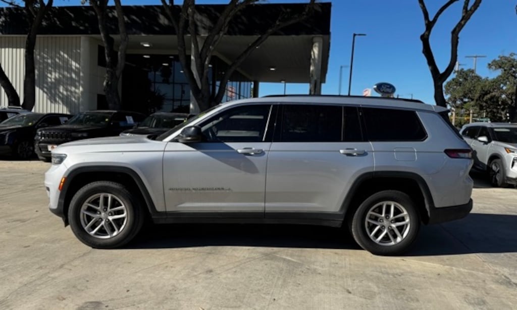 Used 2022 Jeep Grand Cherokee L Laredo SUV