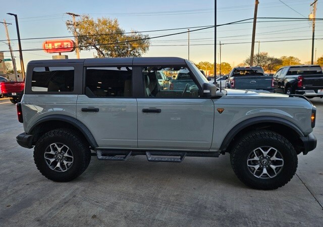 2023 Ford Bronco Badlands photo 4