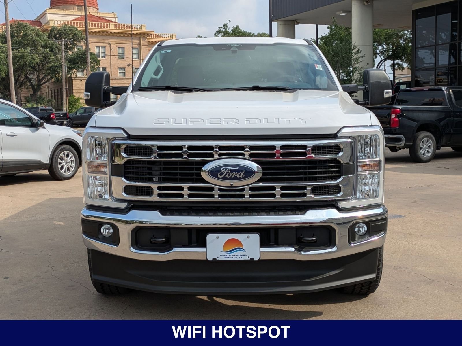 2025 Ford F-350 XLT photo 2