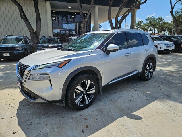 2022 Nissan Rogue SL photo 2