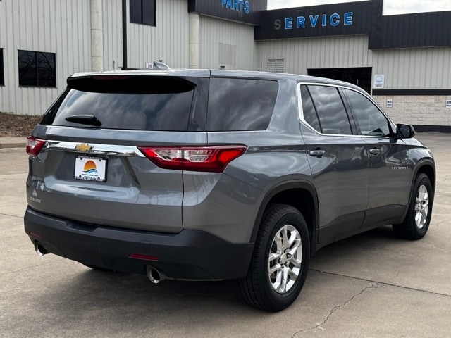 2020 Chevrolet Traverse LS photo 2