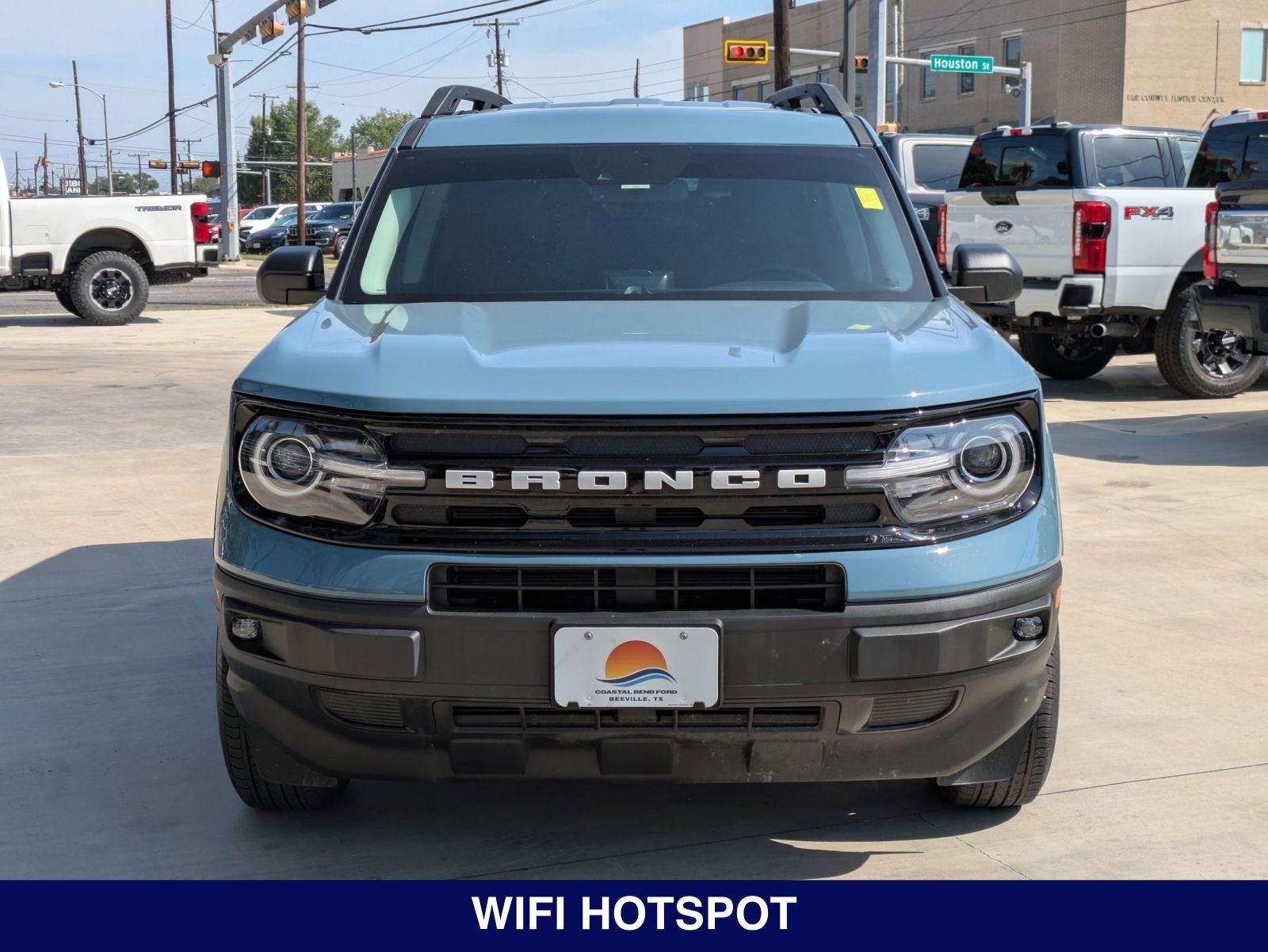 2023 Ford Bronco Sport Outer Banks photo 2