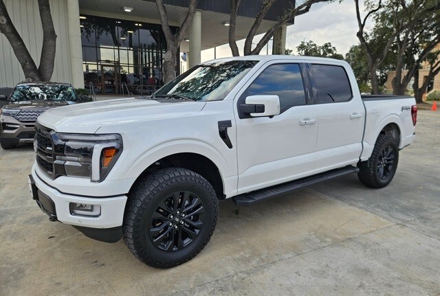 2024 Ford F-150 Lariat photo 2