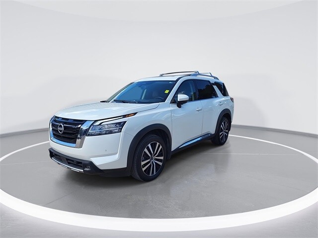 2023 Nissan Pathfinder Platinum photo 4