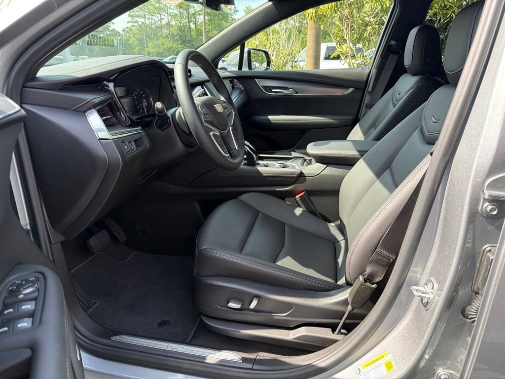 New 2026 CADILLAC XT5 Luxury SUV