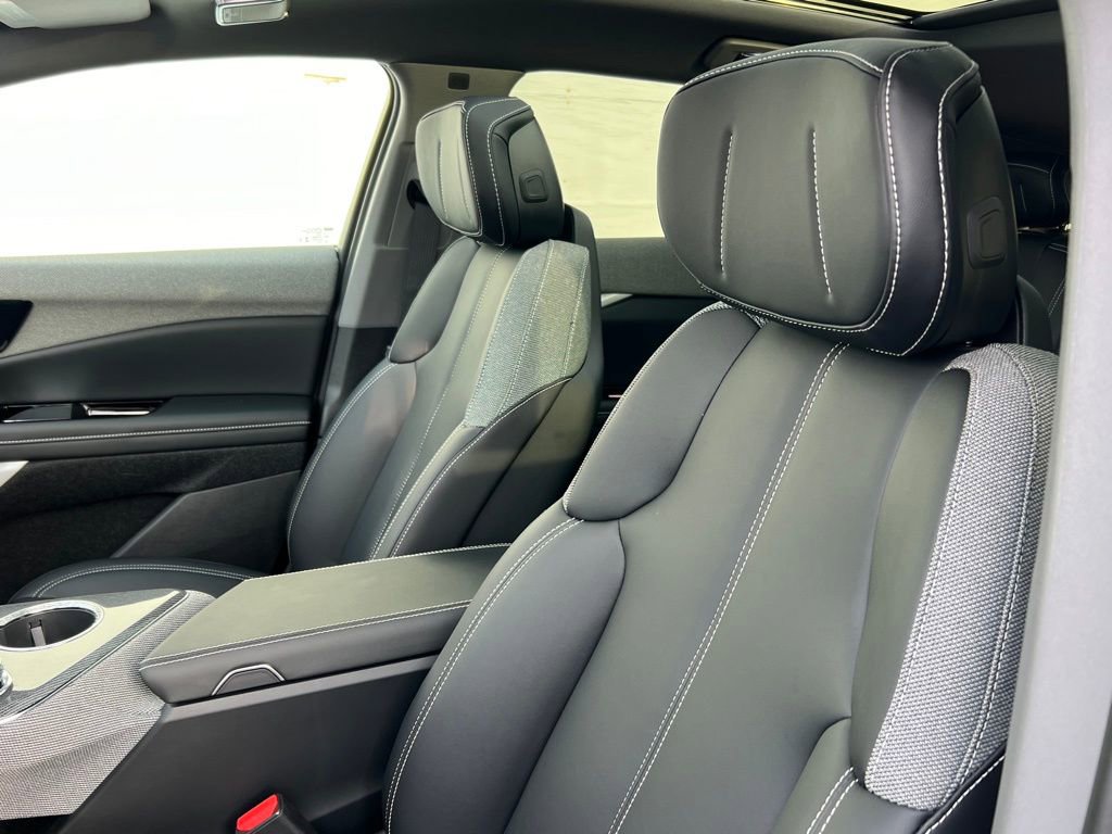 2026 Cadillac OPTIQ Luxury - Photo 11