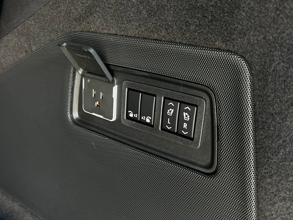2026 Cadillac Escalade Platinum Luxury - Photo 25