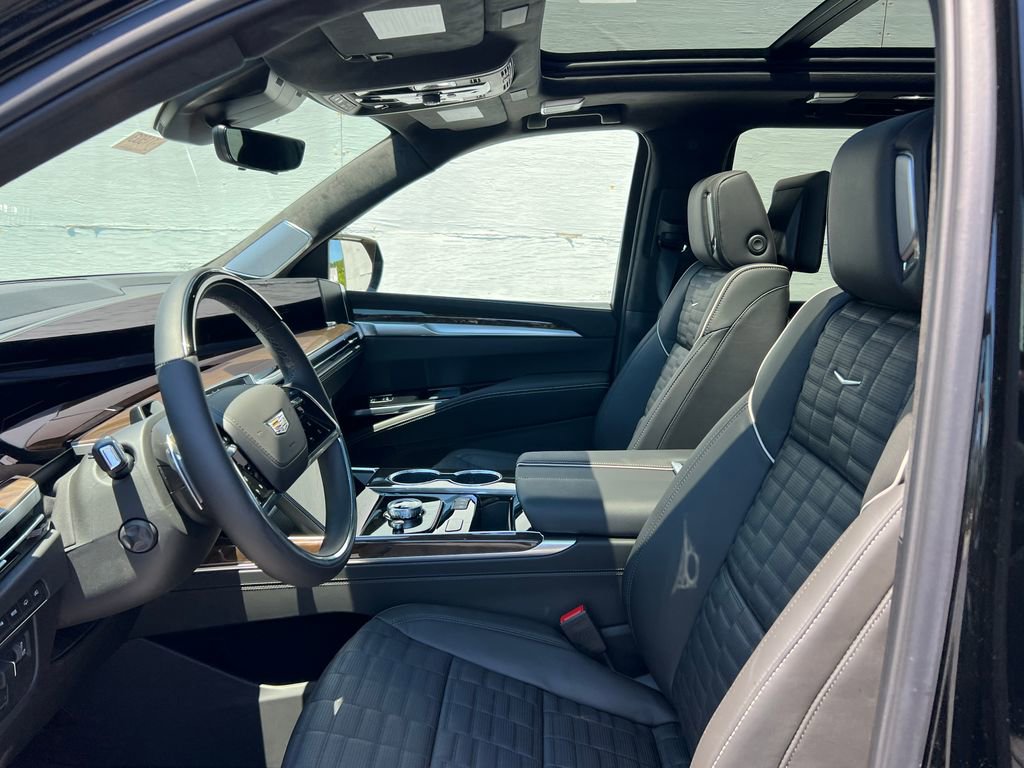 2026 Cadillac Escalade Platinum Luxury - Photo 10