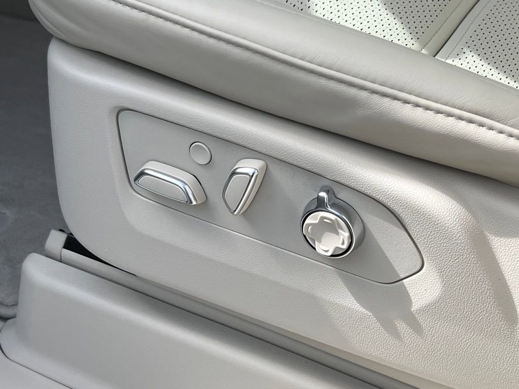 2026 Cadillac Escalade Platinum Luxury - Photo 8