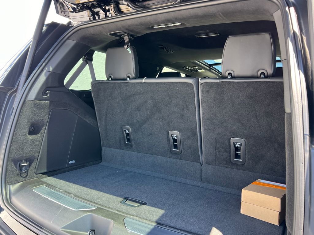2026 Cadillac Escalade Platinum Luxury - Photo 24