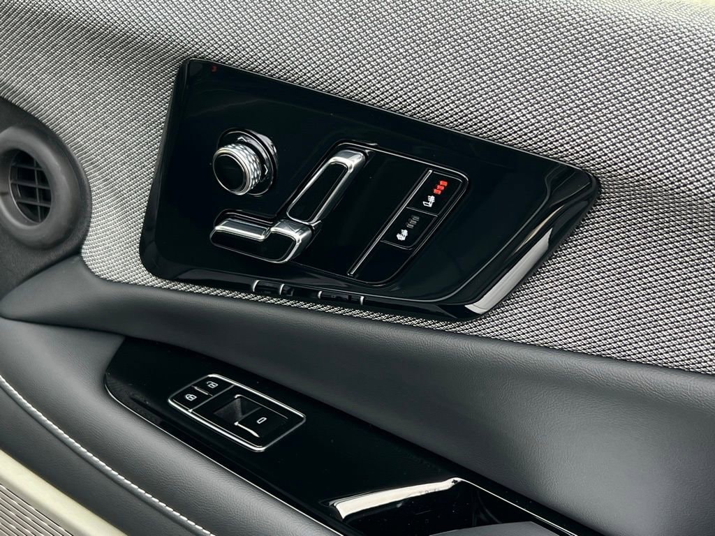 2026 Cadillac OPTIQ Luxury - Photo 25