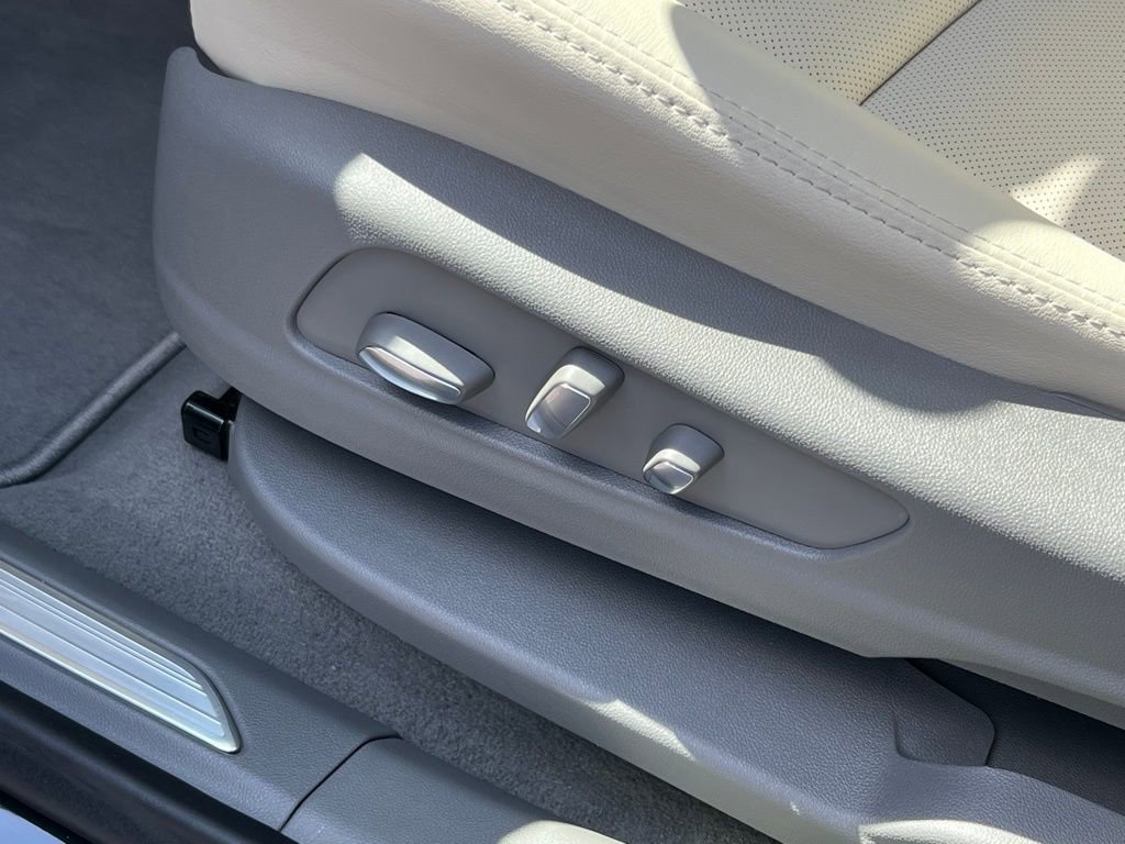 2025 Cadillac XT5 Premium Luxury photo 3
