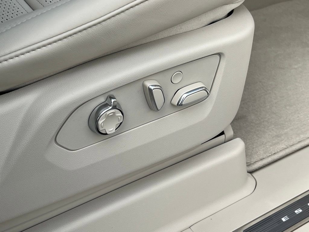 2026 Cadillac Escalade Platinum Luxury - Photo 35
