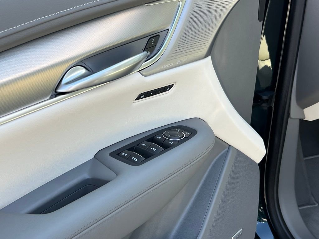 2025 Cadillac XT5 Premium Luxury photo 2