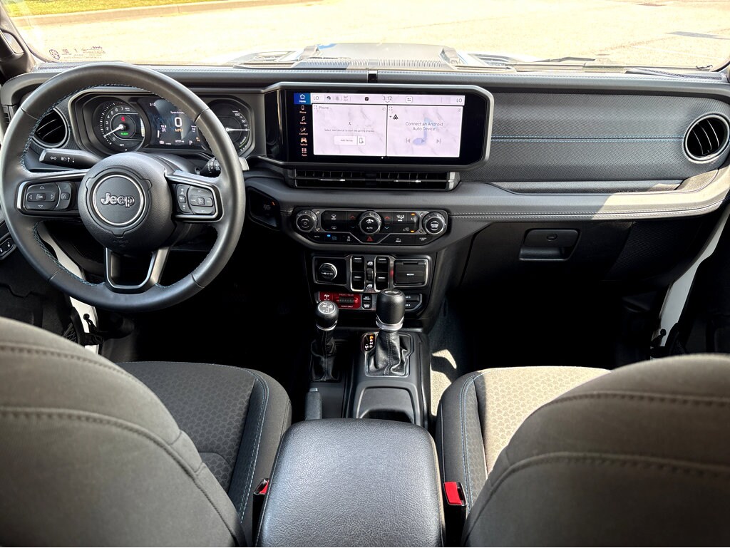 2024 Jeep Wrangler Rubicon 4xe photo 4