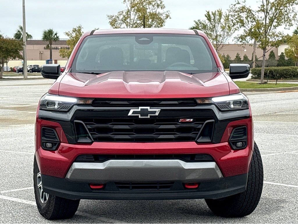 2023 Chevrolet Colorado Z71 photo 2